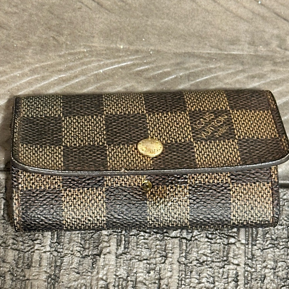 Authentic Louis Vuitton Key Holder